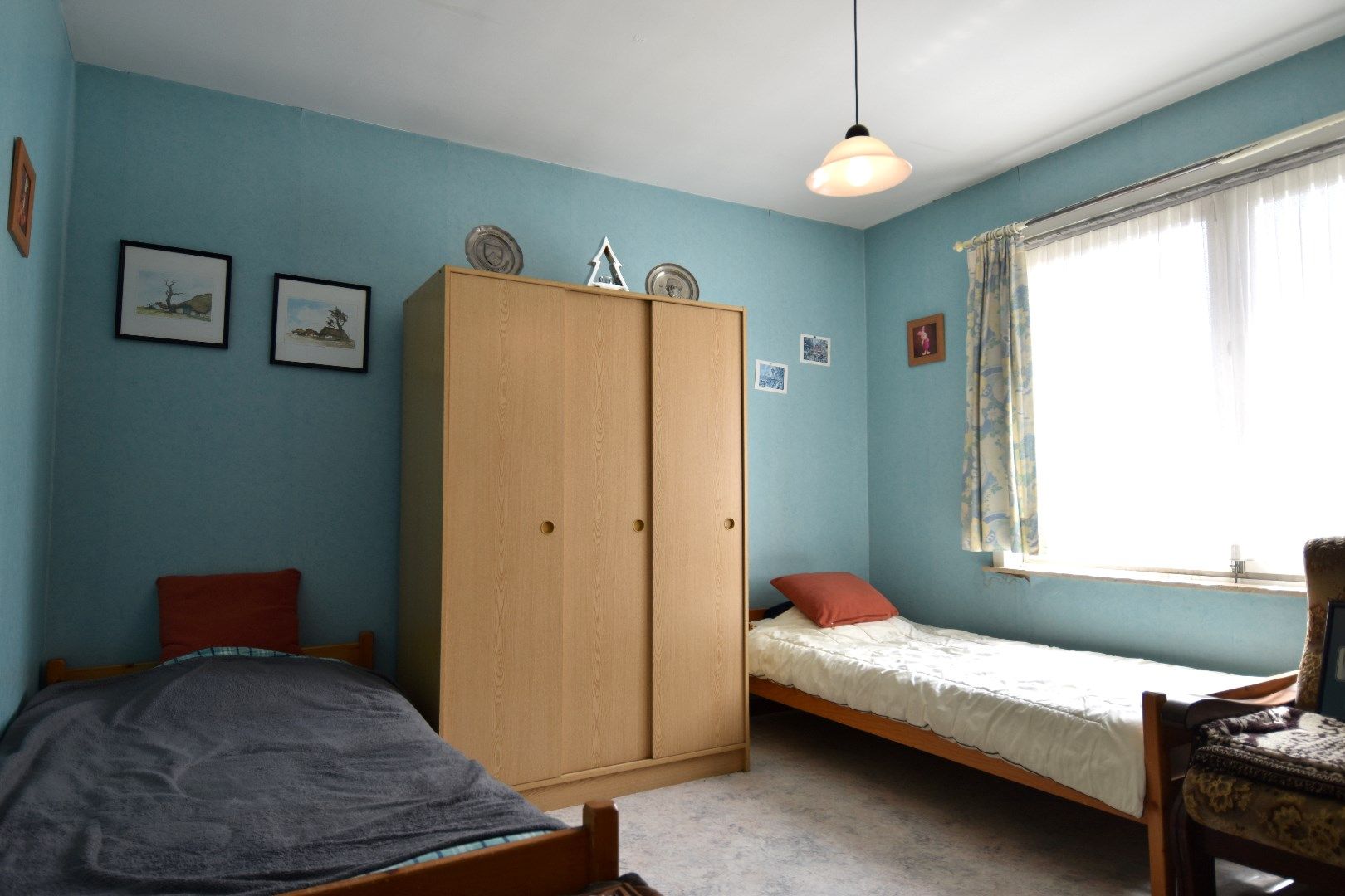 Ruime tussenwoning met 3 slaapkamers (mogelijkheid tot meer!), garage en tuin te koop in Gullegem foto 10