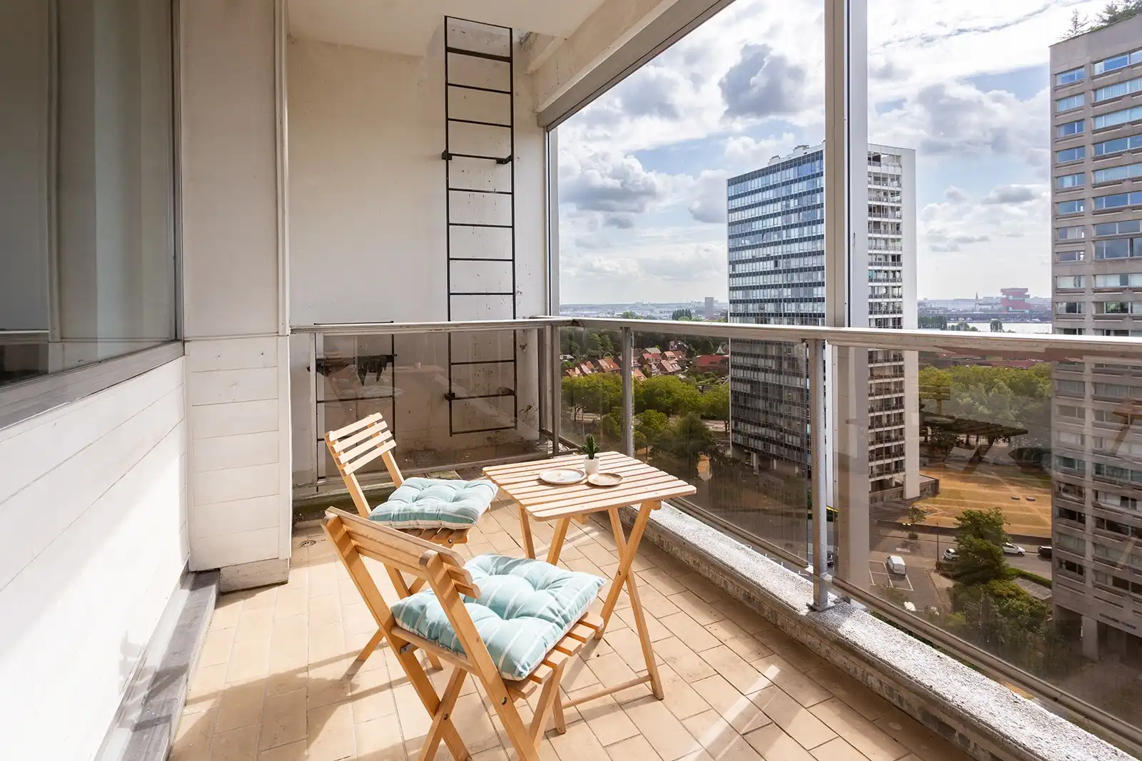 Lichtrijk 2-slaapkamerappartement met ruim terras en panoramisch uitzicht foto 19
