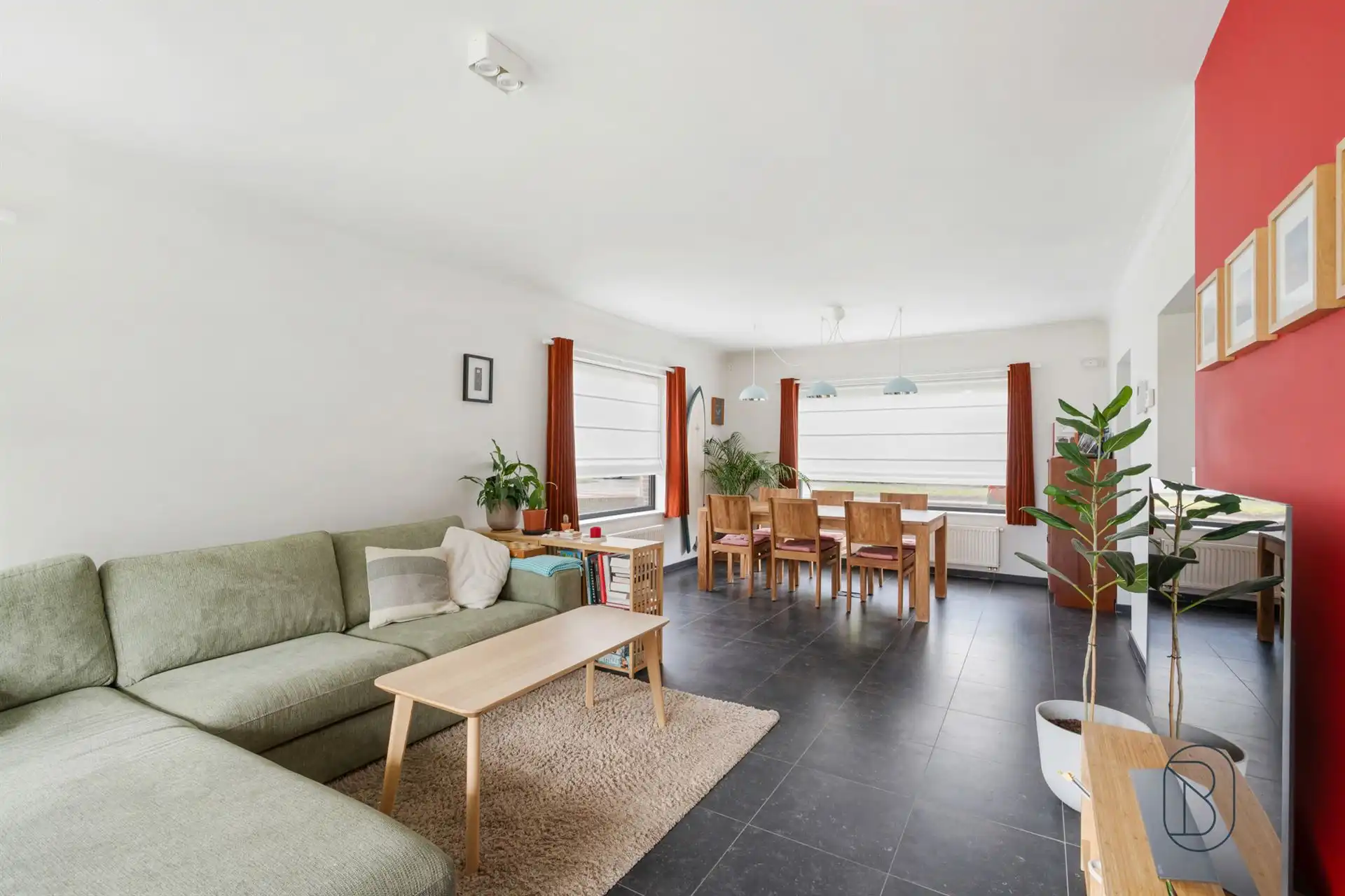 Topgelegen gelijkvloers appartement met 2 slk, tuin + aparte garagebox foto 2