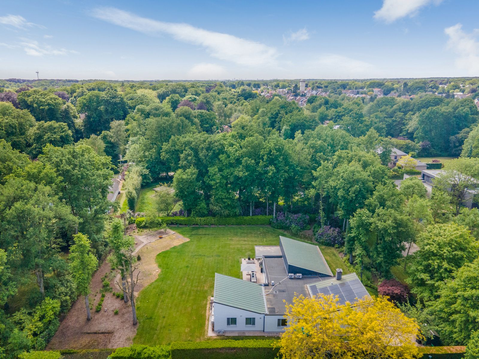 Residentiëel gelegen gelijkvloerse villa op ca. 3.008 m². foto 41