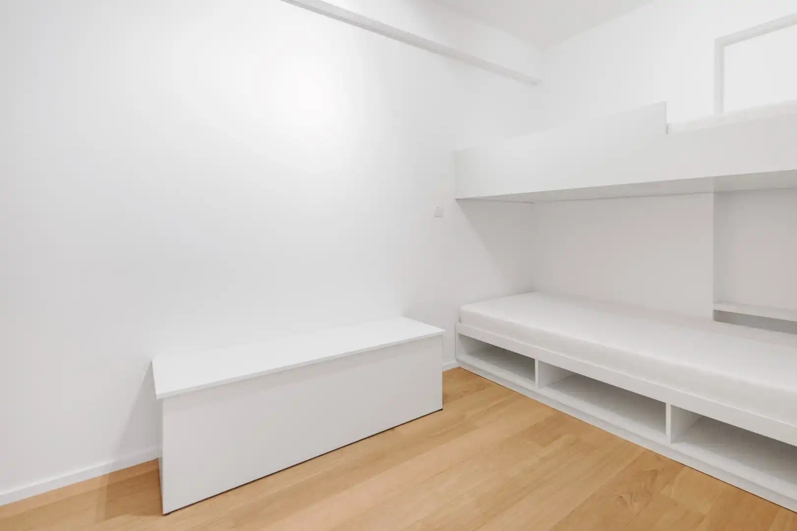 Ruim plateau-appartement met frontaal zeezicht (10 meter gevelbreedte) gelegen aan het Rubensplein. Inpandige parking. foto 20