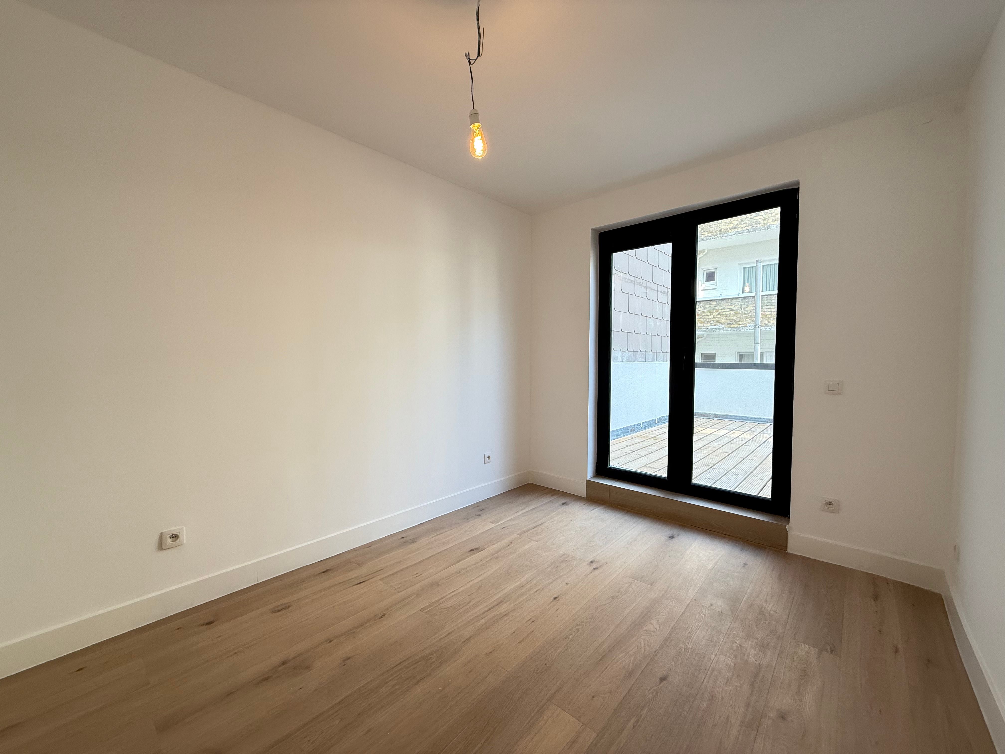 Subliem gerenoveerd appartement met terras foto 6