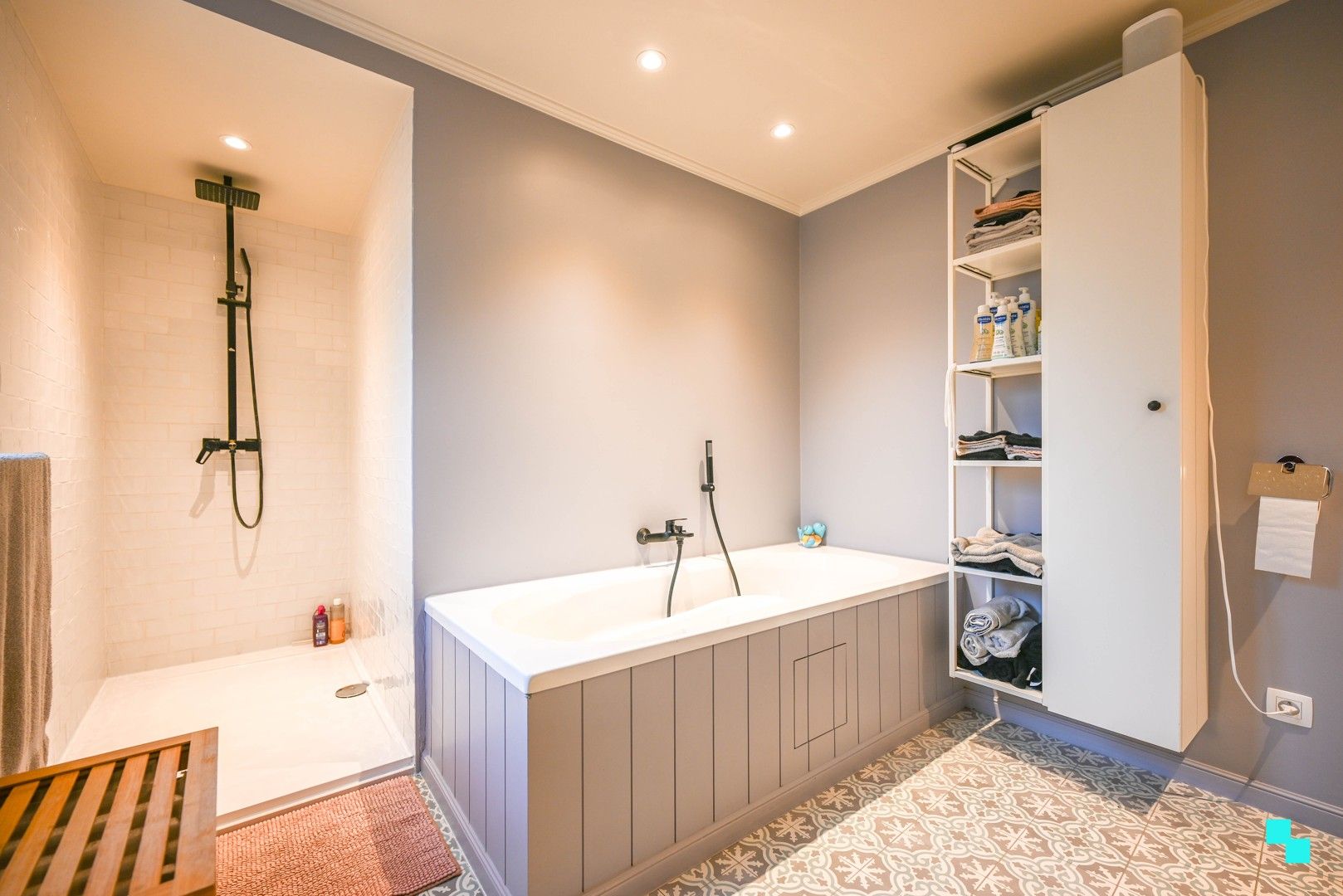 Charmante gerenoveerde woning te Harelbeke foto 8