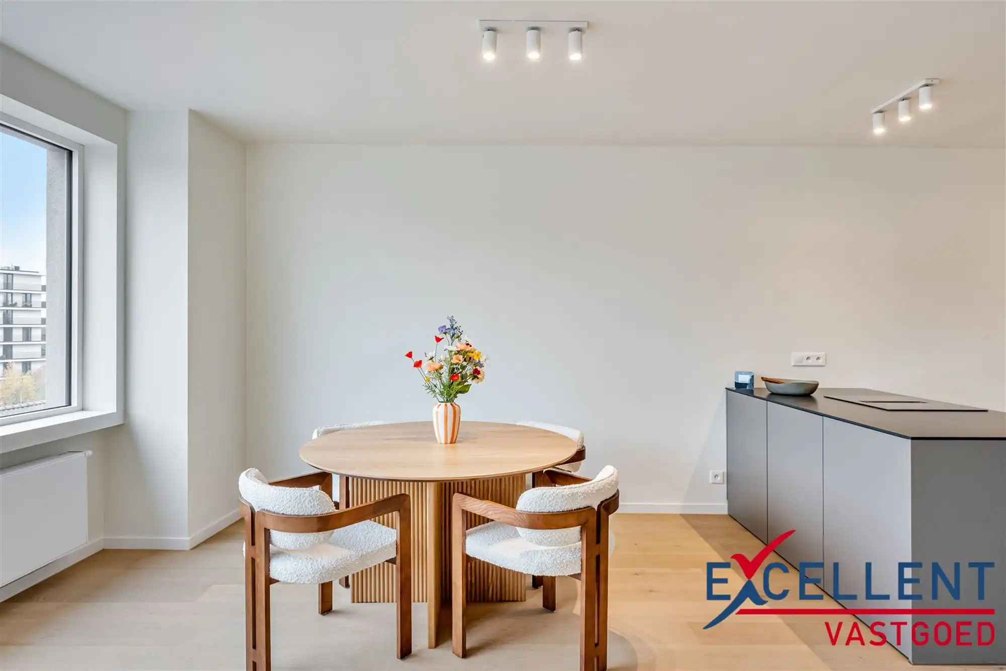 Stijlvol 2-slaapkamer appartement centrum  Deinze foto 3