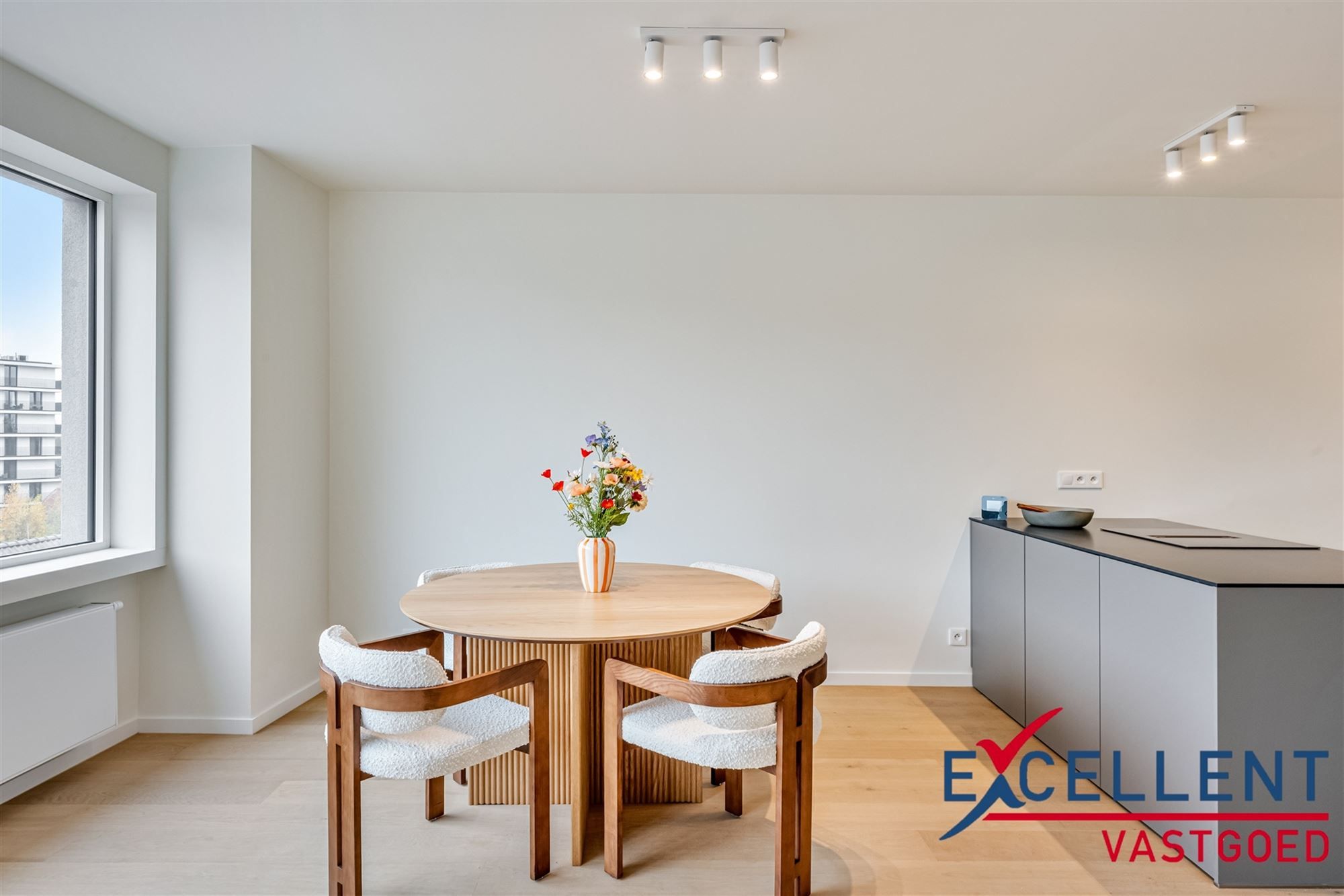 Stijlvol 2-slaapkamer appartement centrum  Deinze foto 3