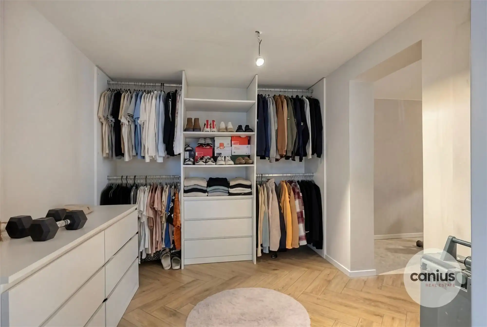 KNAPPE GELIJKVLOERSE WONING MET 4 SLAAPKAMERS foto 17