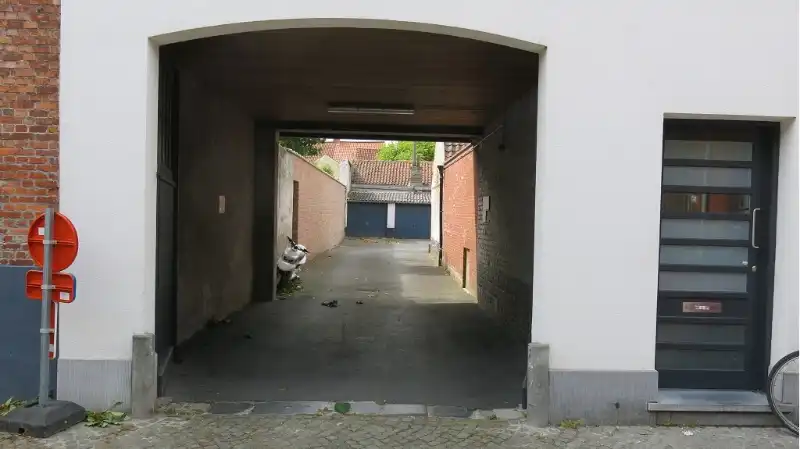 Garagebox te huur in de Moerkerkestraat in Brugge foto 3