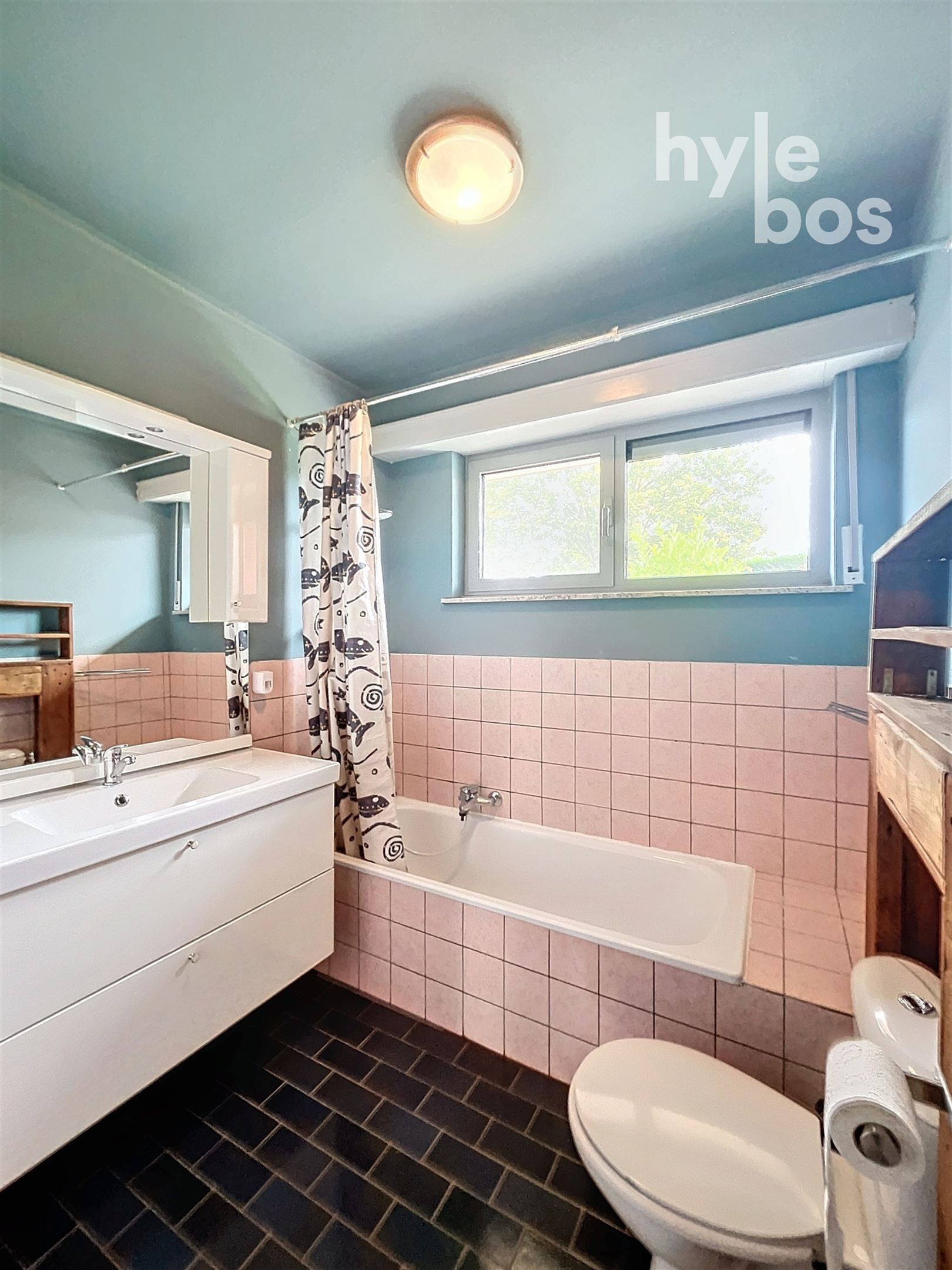 Gelijkvloers appartement met 2 slaapkamers, garage en ruime tuin foto 8