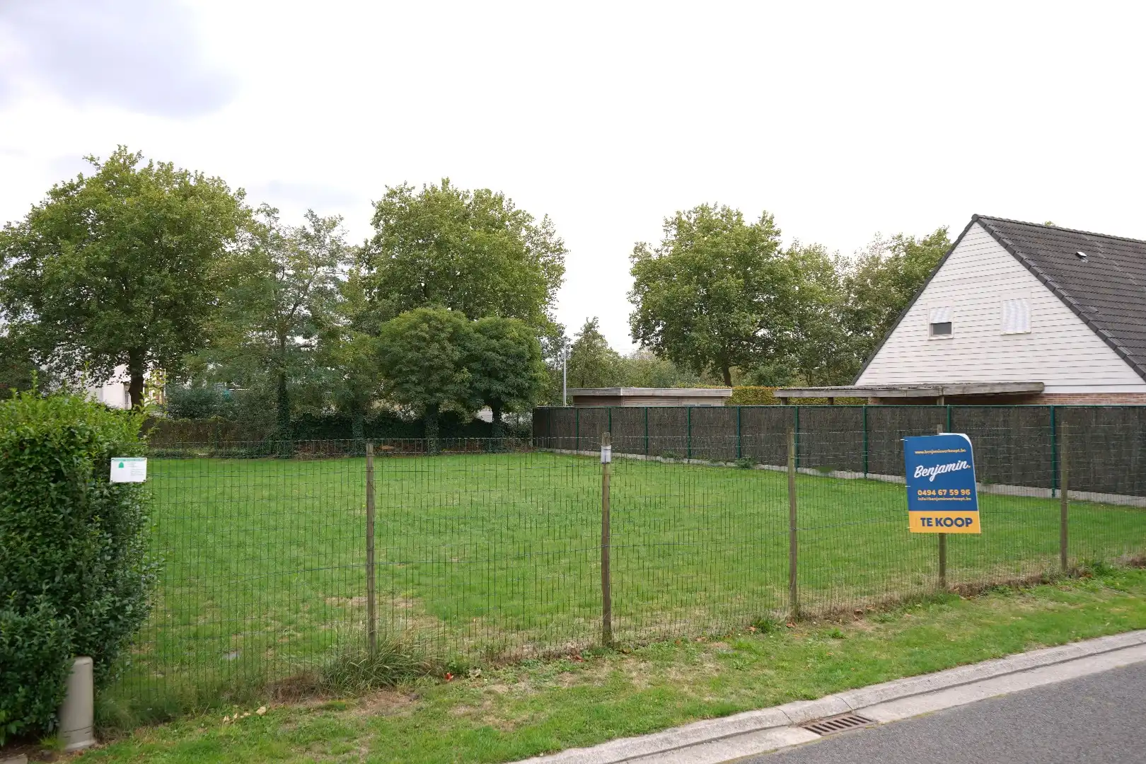 Bouwgrond op topligging in Rumbeke foto {{pictureIndex}}