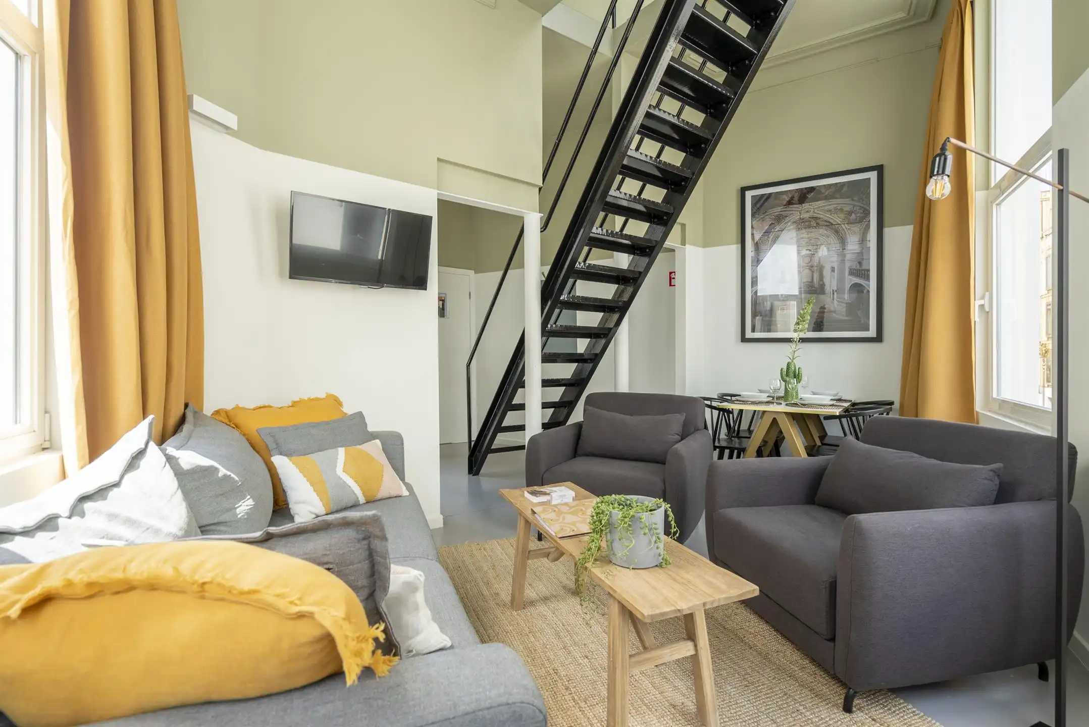 Iconisch hoekpand met drie vergunde duplexen aan het Mechelseplein foto 3