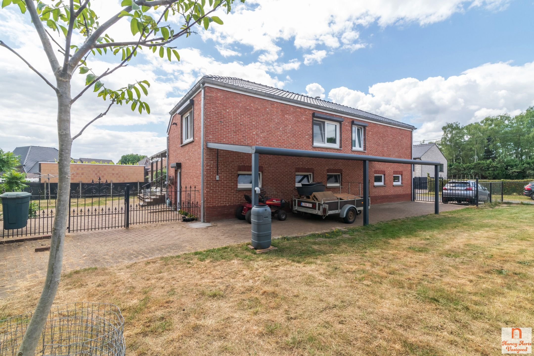 Split-level woning met veel ruimte en potentieel foto 33