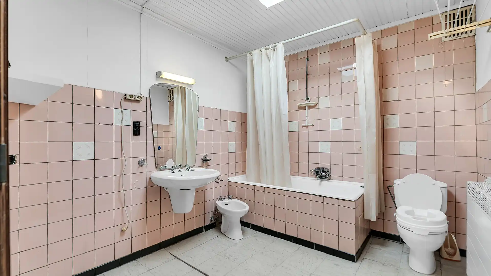 Rustig gelegen te renoveren bungalow met 4 slaapkamers vlakbij Hasselt Centrum foto 19