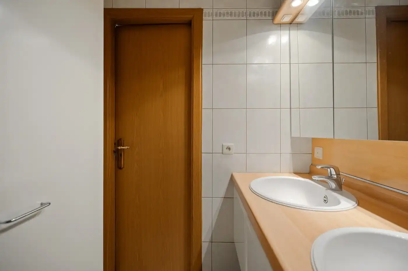 Instapklaar appartement met 2 slaapkamers en garage in Tienen foto 13