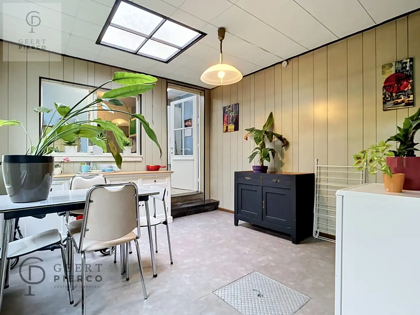 Op te frissen rijwoning gelegen aan de stadsrand van Landen. foto 11