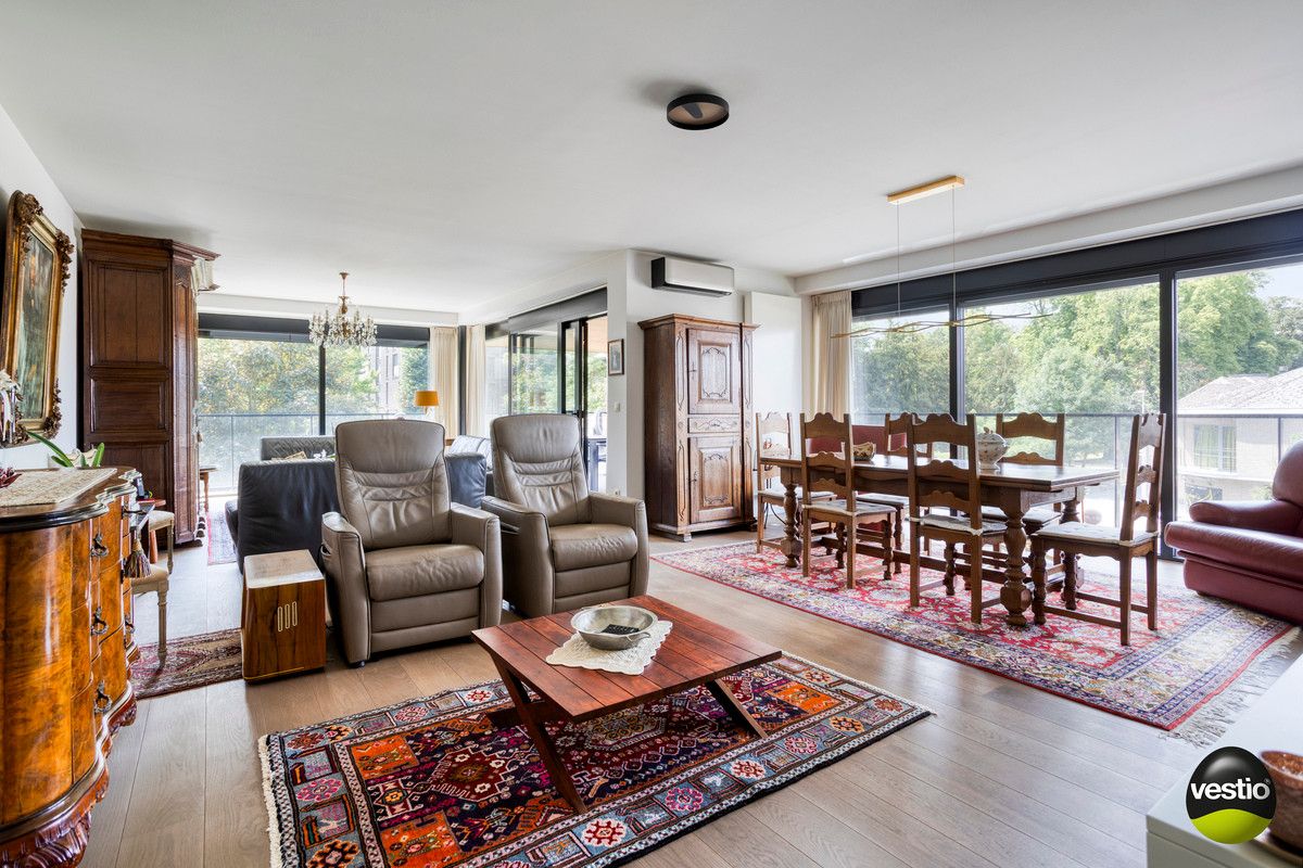 LUXUEUS APPARTEMENT VAN 147M² MET 2 SLK EN RUIM TERRAS IN CENTRUM. foto 3