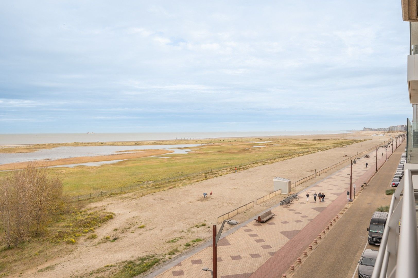 Zonnig doorloopappartement met twee slaapkamers! foto 2