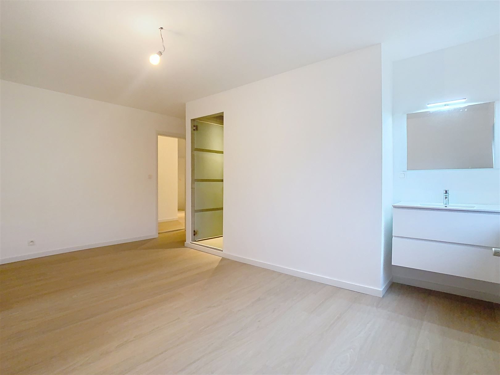 Villa in residentiële wijk met 4 slpks! foto 11