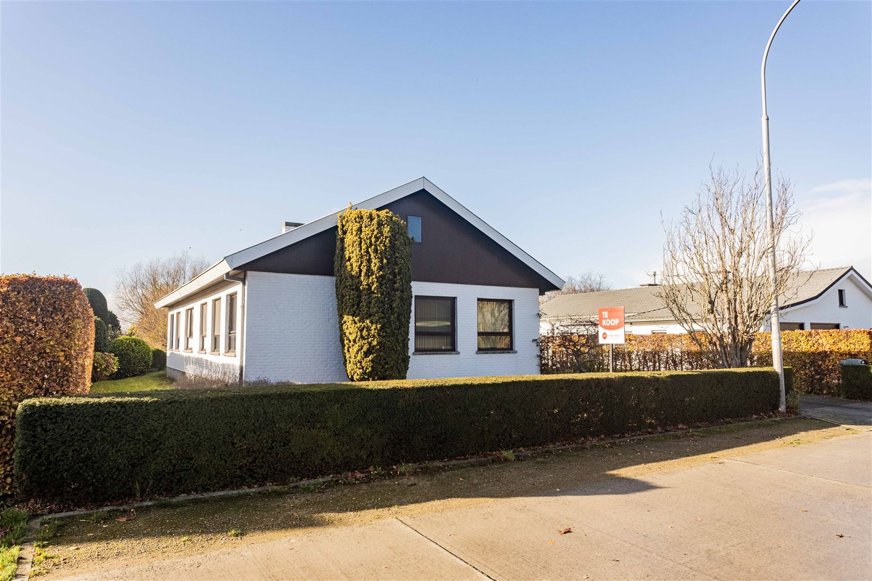 Hoofdfoto van de publicatie: Charmante bungalow met open zicht en potentieel te Nazareth.