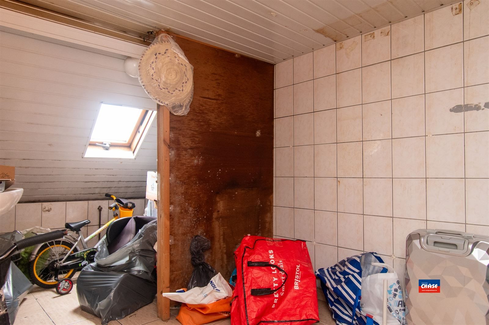 Ruime woning met 6 slaapkamers en handelsgelijkvloers foto 12
