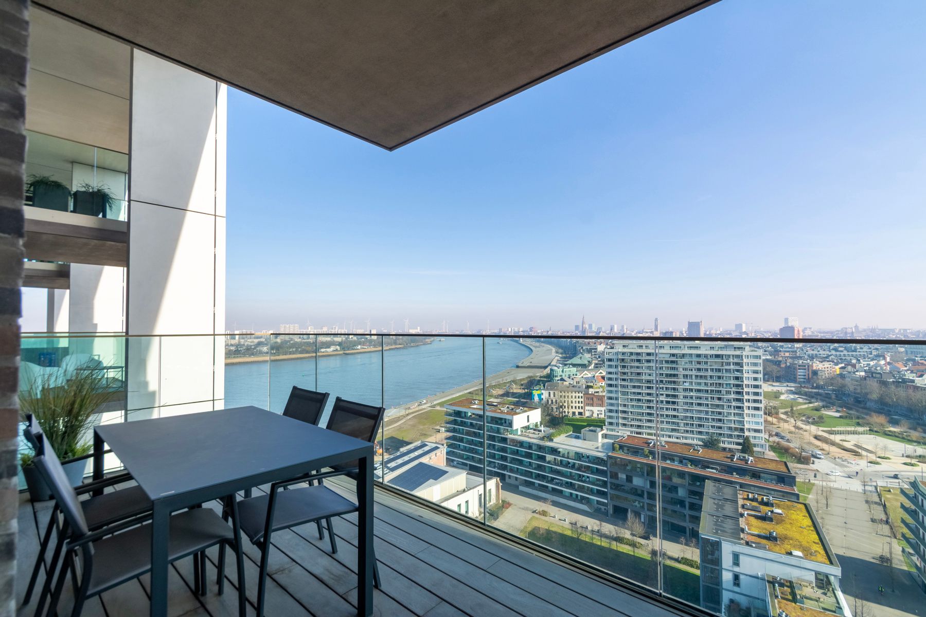 Gemeubeld 2 slaapkamer appt. met zicht op de Schelde foto 6