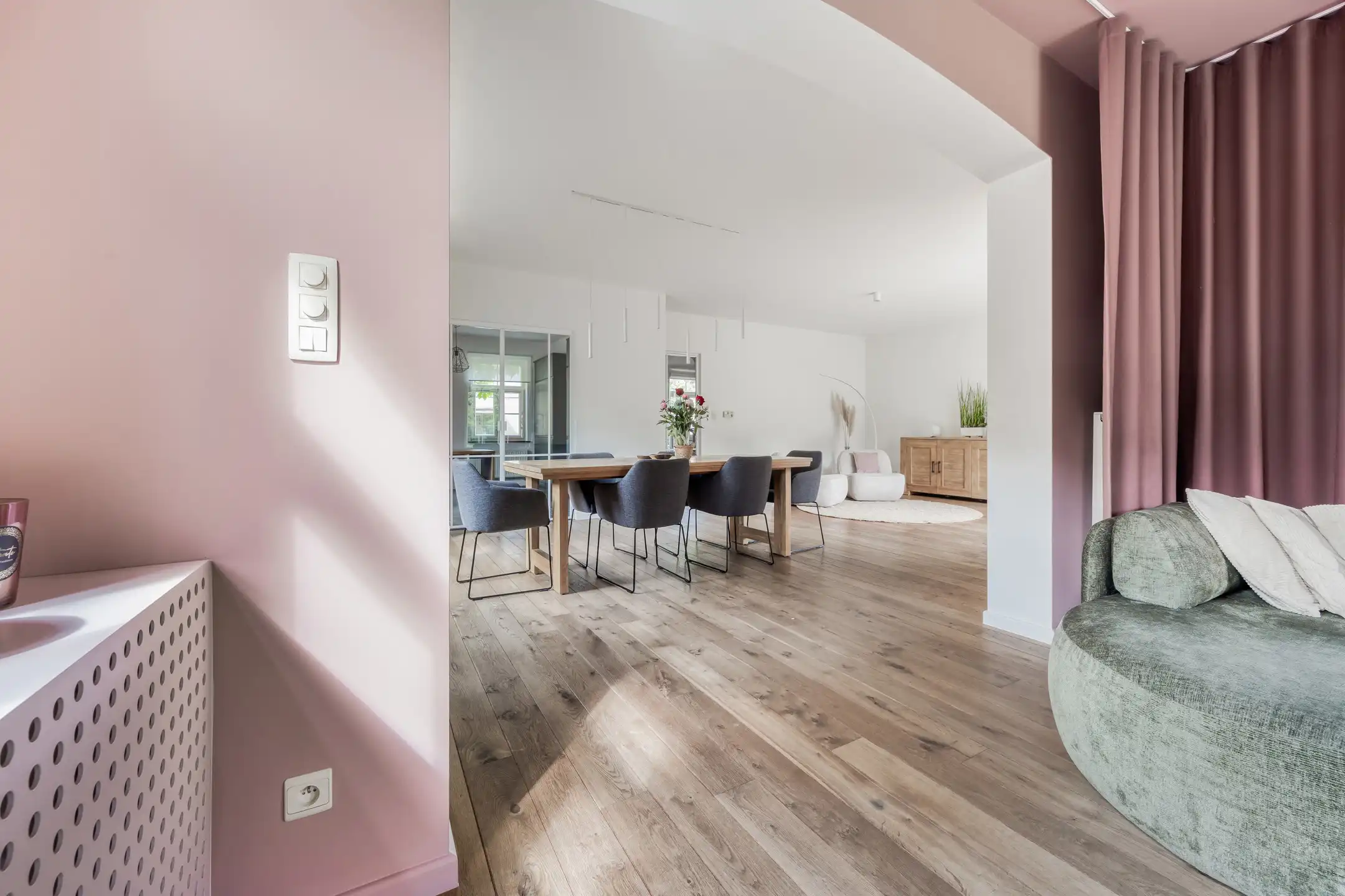 Rustig gelegen villa met prachtige tuin en zwemvijver foto 9