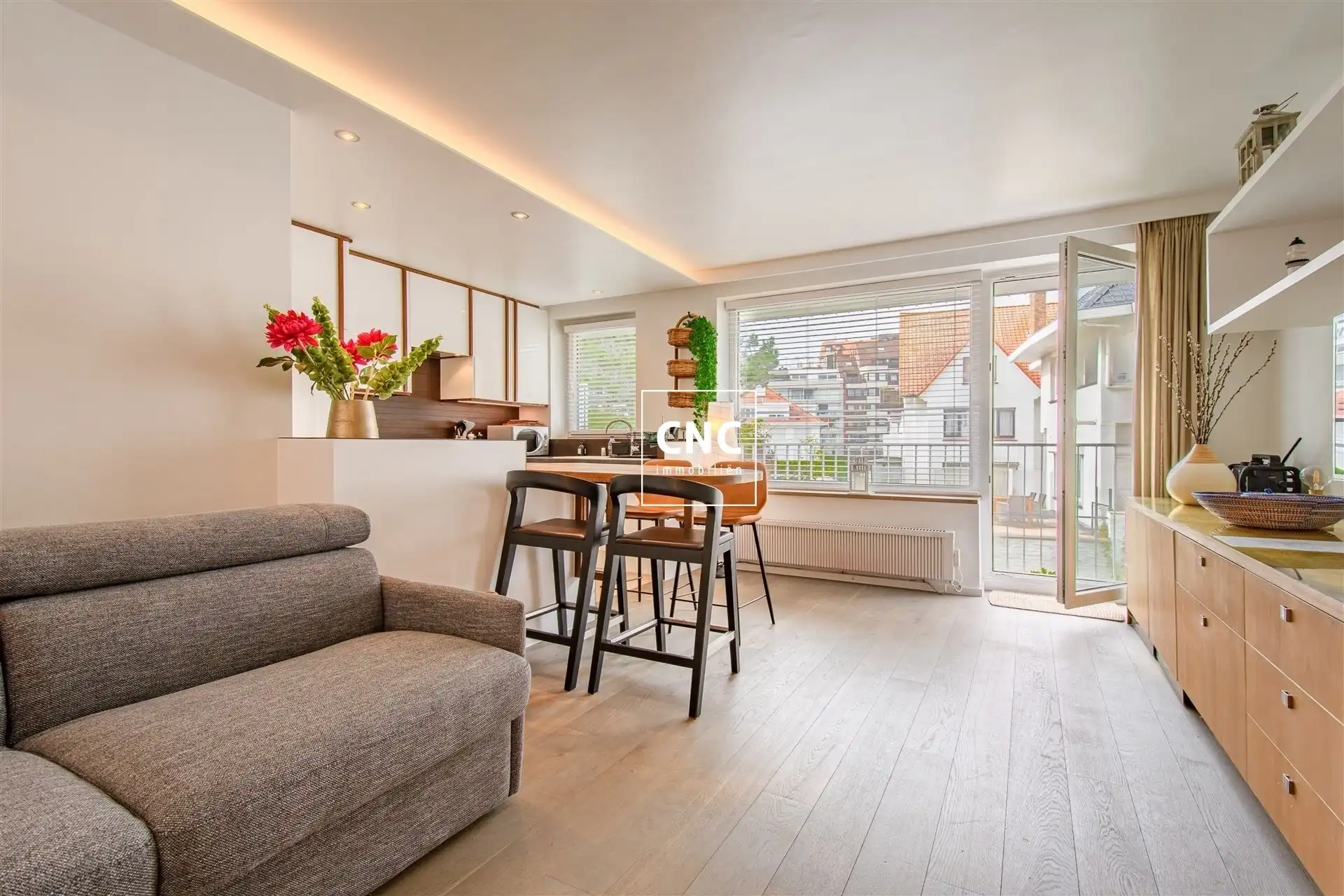 Smaakvol gemeubeld 1-slaapkamerappartement nabij de Zeedijk foto 2