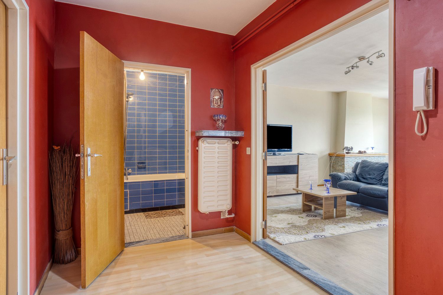 Ruim appartement op de 3de verdieping met terras en inpandige parkeerplaats! foto 6