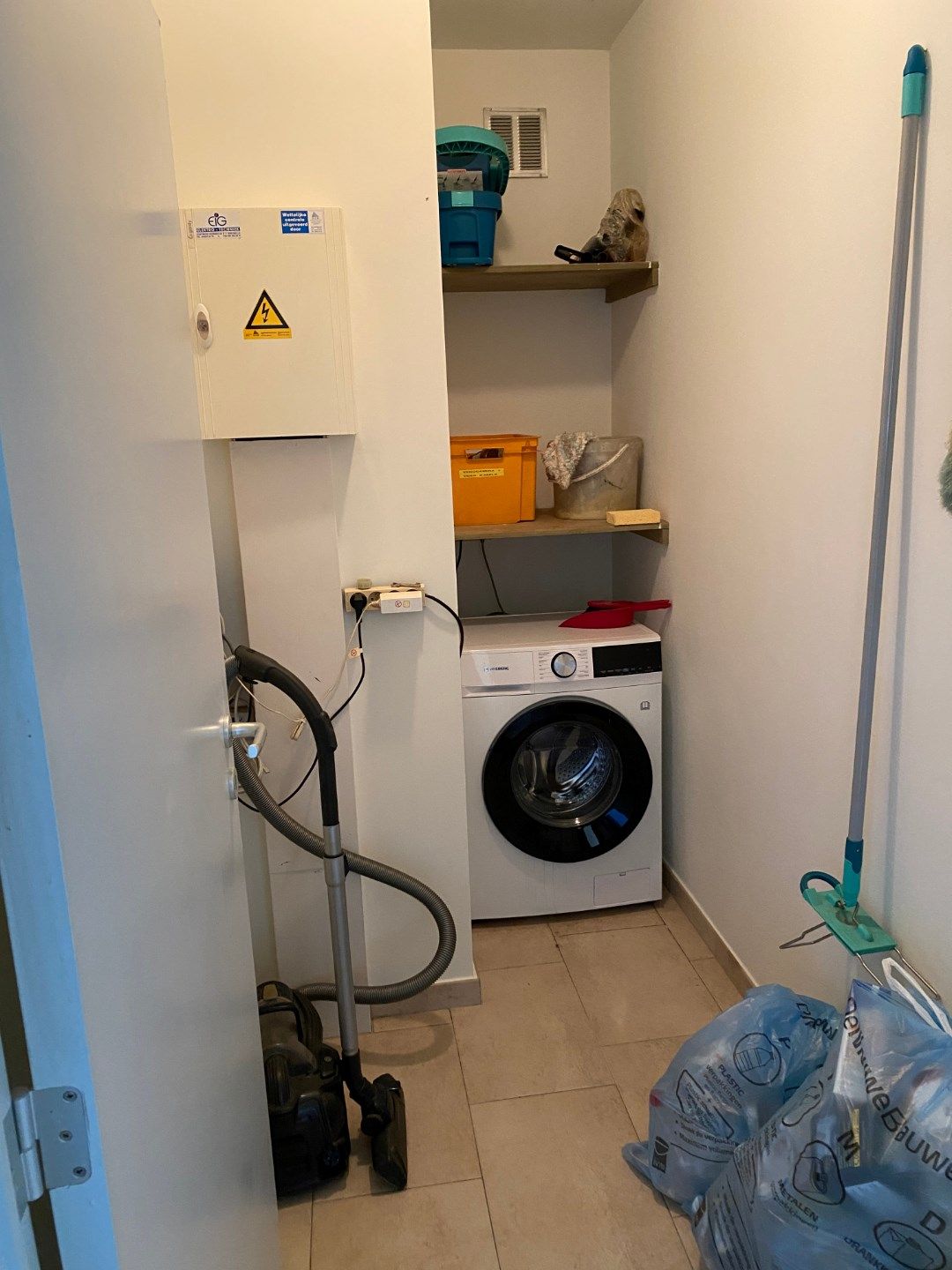 Eigentijds appartement met  autostaanplaats. Geen vaste kosten. foto 9