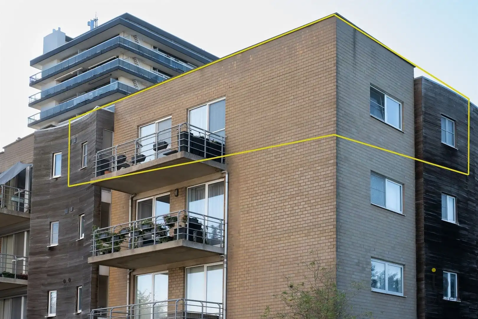 RUIM LICHTRIJK HOEKAPPARTEMENT MET GEZELLIG ZONNETERRAS EN ONDERGRONDSE AUTOSTAANPLAATS! foto 3