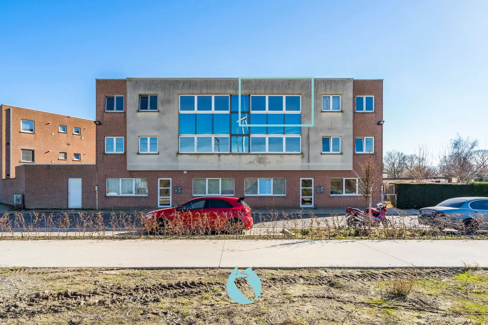 Lichtrijk appartement gelegen op de tweede verdieping foto {{pictureIndex}}