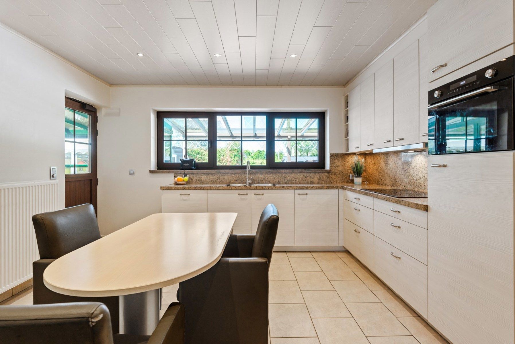 Ruime villa met 5slk en verwarmd zwembad op 2450m² foto 9
