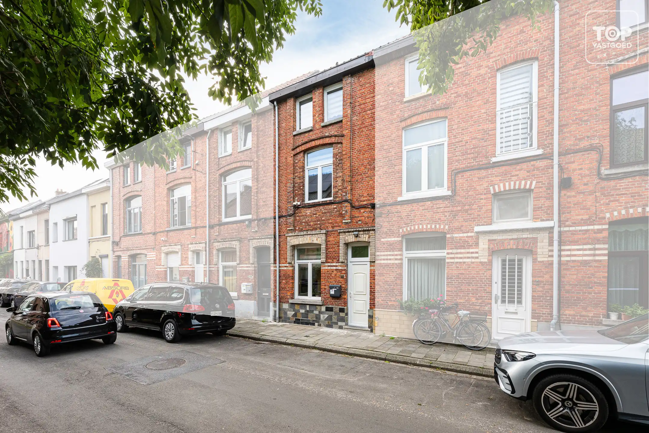 Instapklare woning met 4 slaapkamers op gunstige locatie. foto {{pictureIndex}}