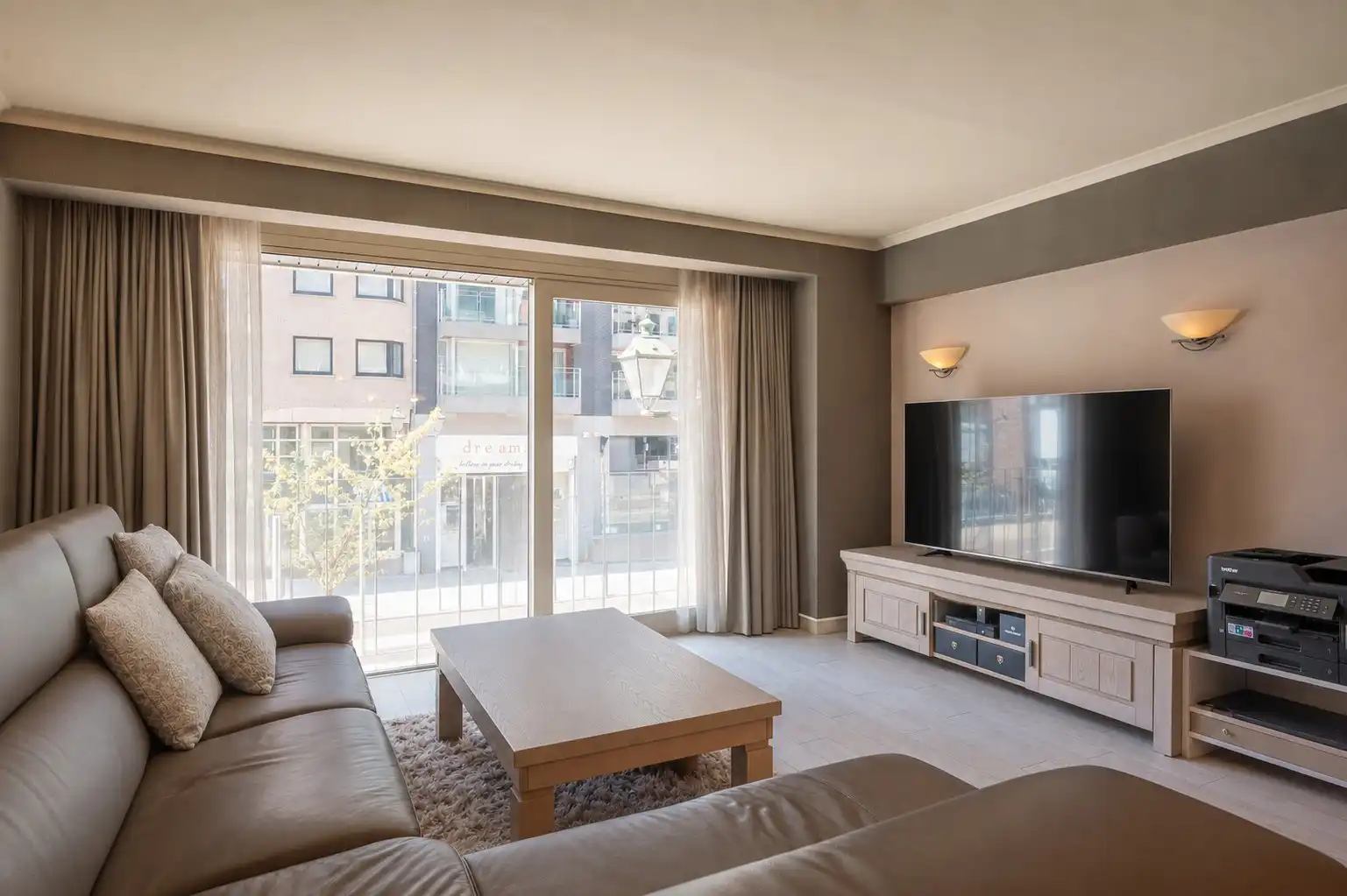Te koop: Leuk appartement met twee terrassen op toplocatie in de Lippenslaan foto 4