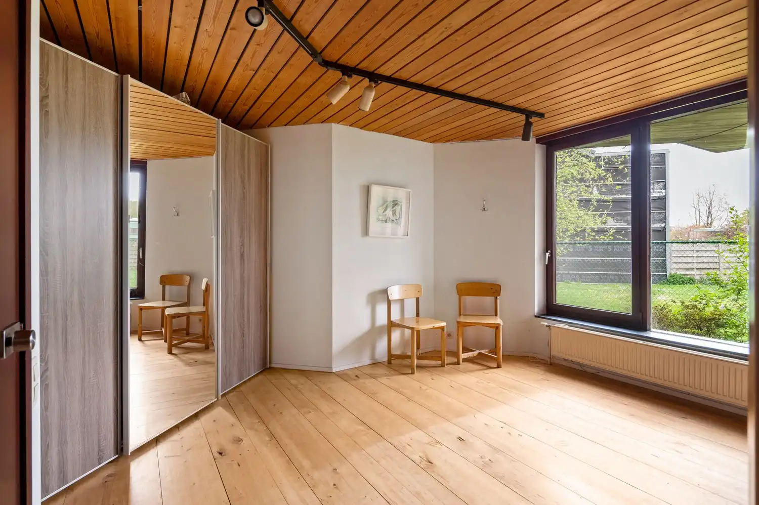 Open bebouwing met 4 slaapkamers, 2 badkamers en tuin in Borsbeek! foto 8