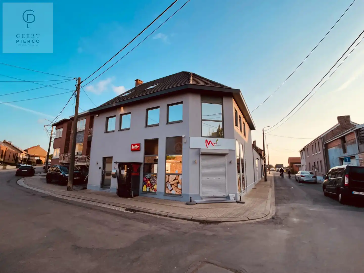 Buurtwinkel volledig ingericht foto 2