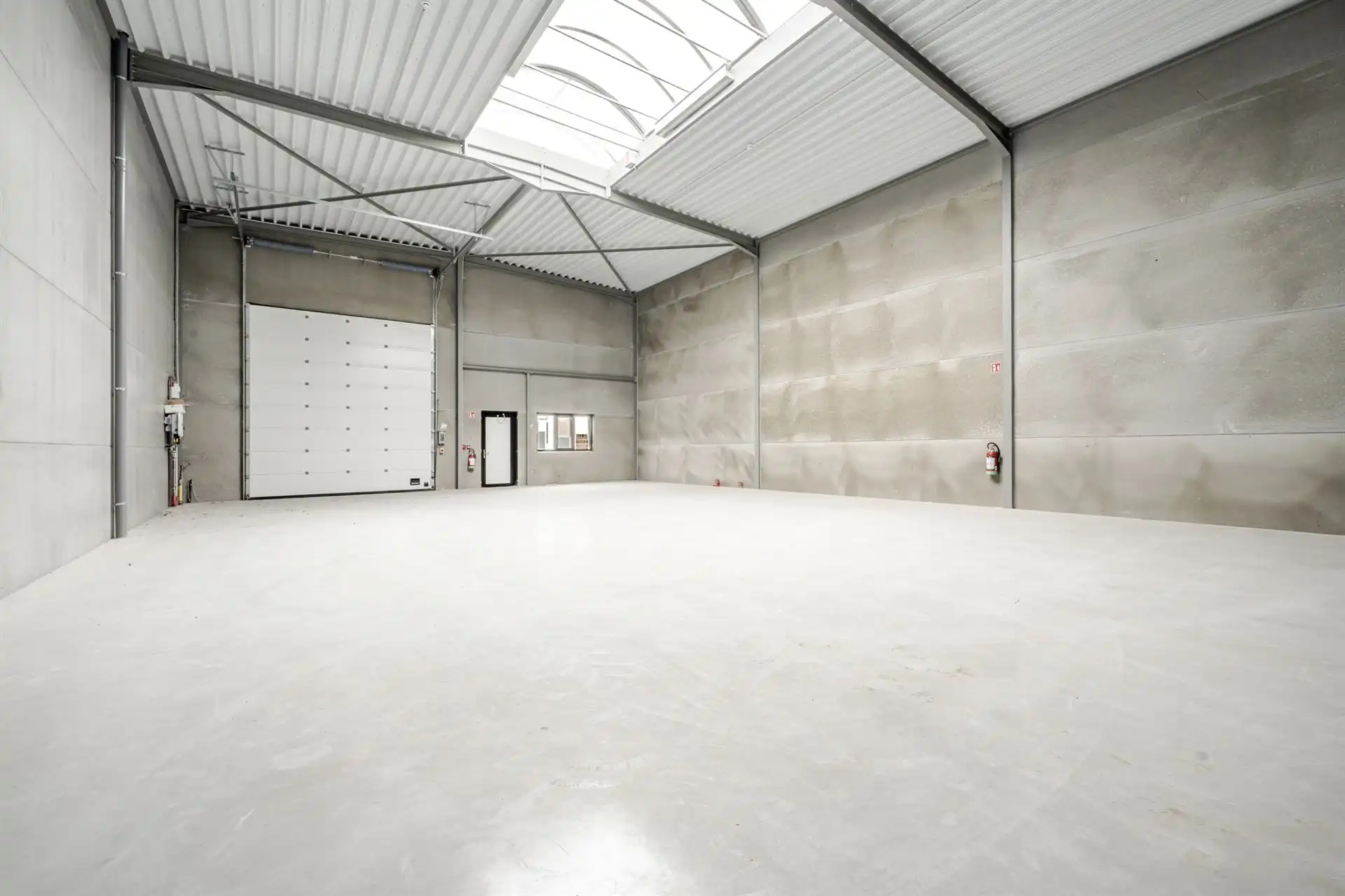 Topgelegen nieuwbouw KMO units van 220-225m² foto 4