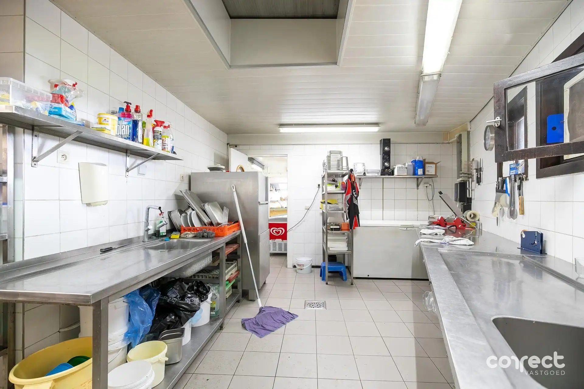 Handelspand met woonst op commerciële toplocatie. foto 3