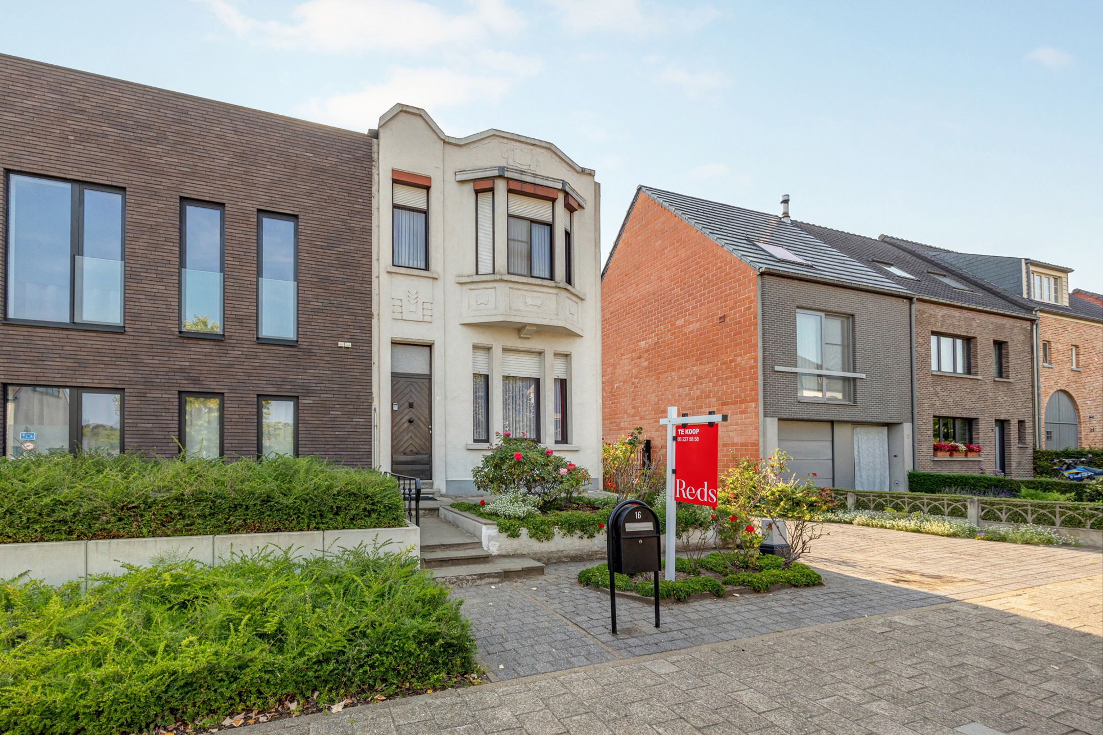 goed gelegen te renoveren woning met tuin en 2 garages + aanpalende bouwgrond (175m²) foto 4