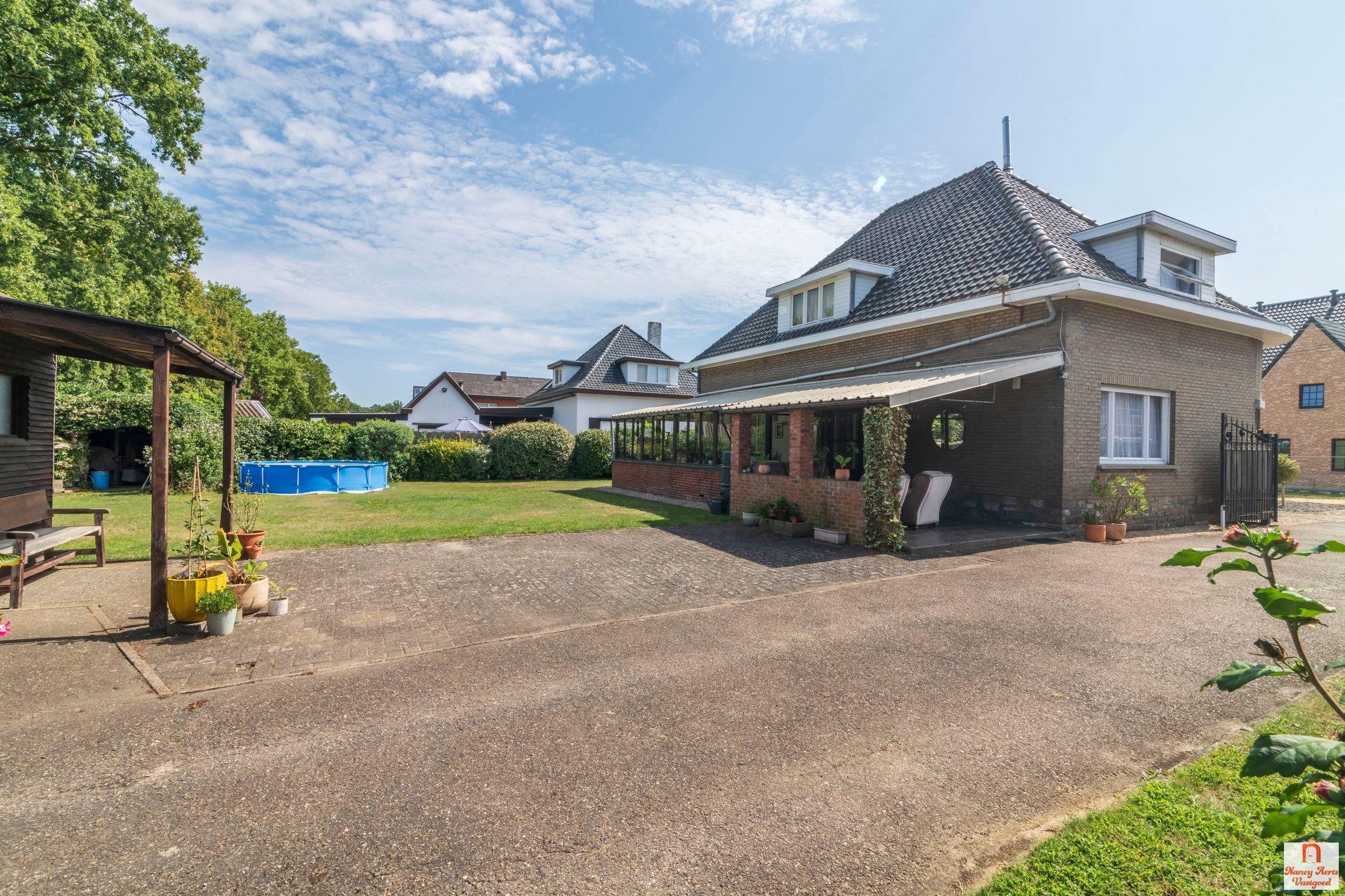 Sfeervolle jaren ’60-woning met grote tuin in rustige straat foto 26
