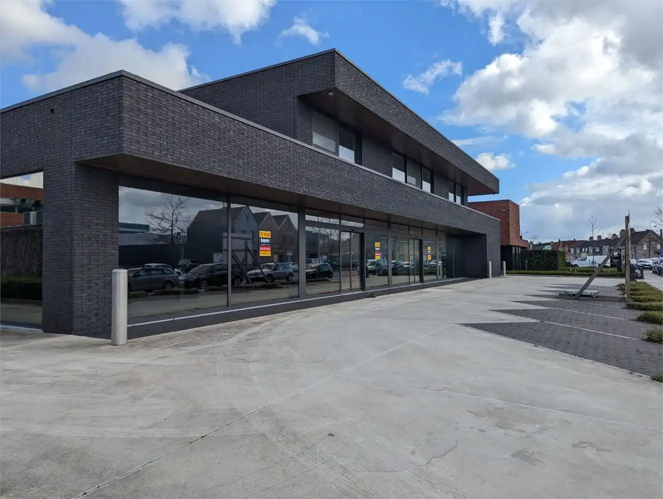 NIEUWBOUW COMMERCIËLE UNIT 458 m2 MET PARKING foto {{pictureIndex}}