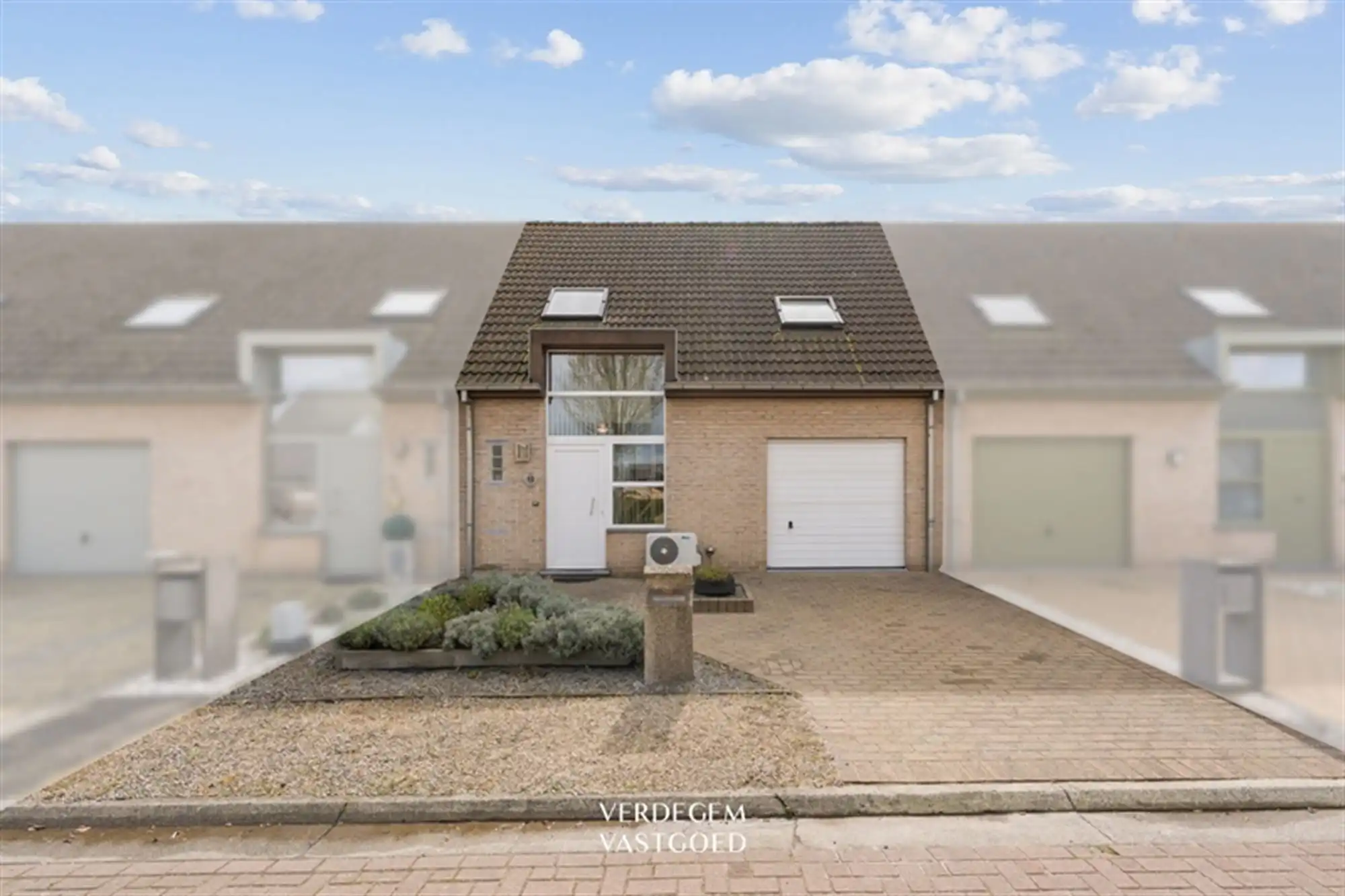 Instapklare woning in rustige buurt met 3 slaapkamers, garage en tuin foto {{pictureIndex}}