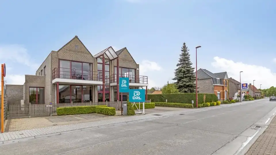 Kantoor met woonst te koop - zeer veel potentieel foto 2