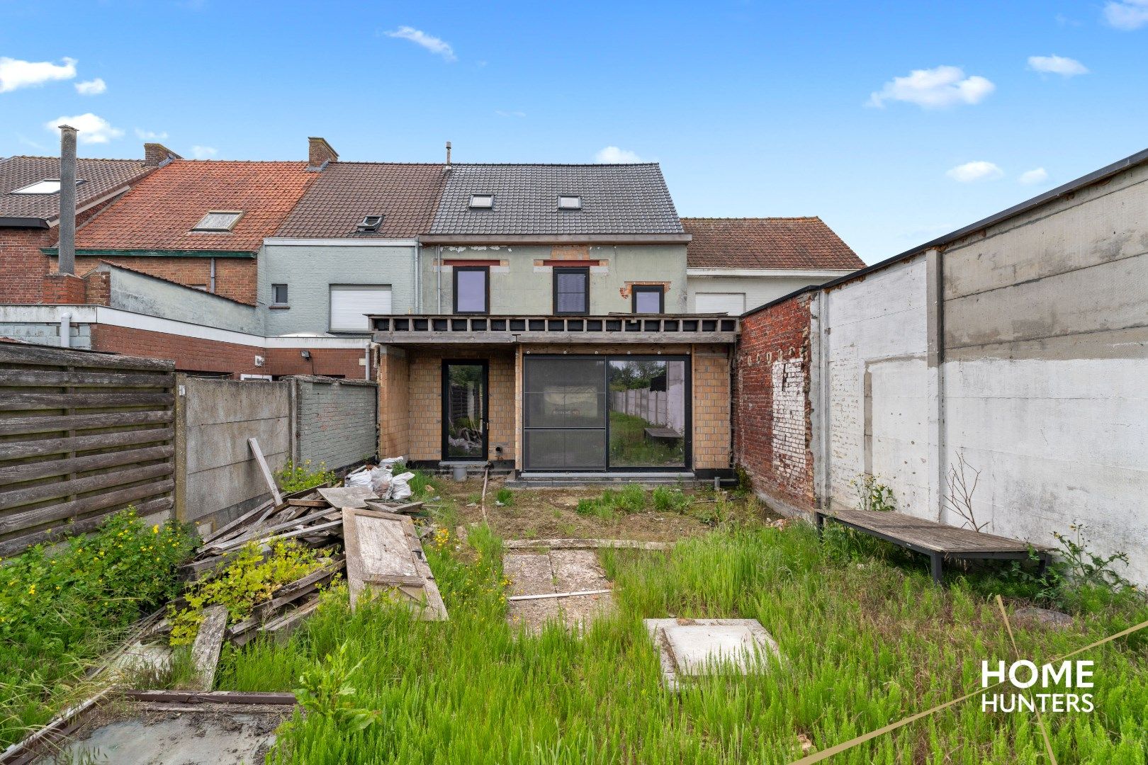 Verder af te werken woning met 3 slaapkamers, dressing, garage en ruime tuin – Ieper foto 3