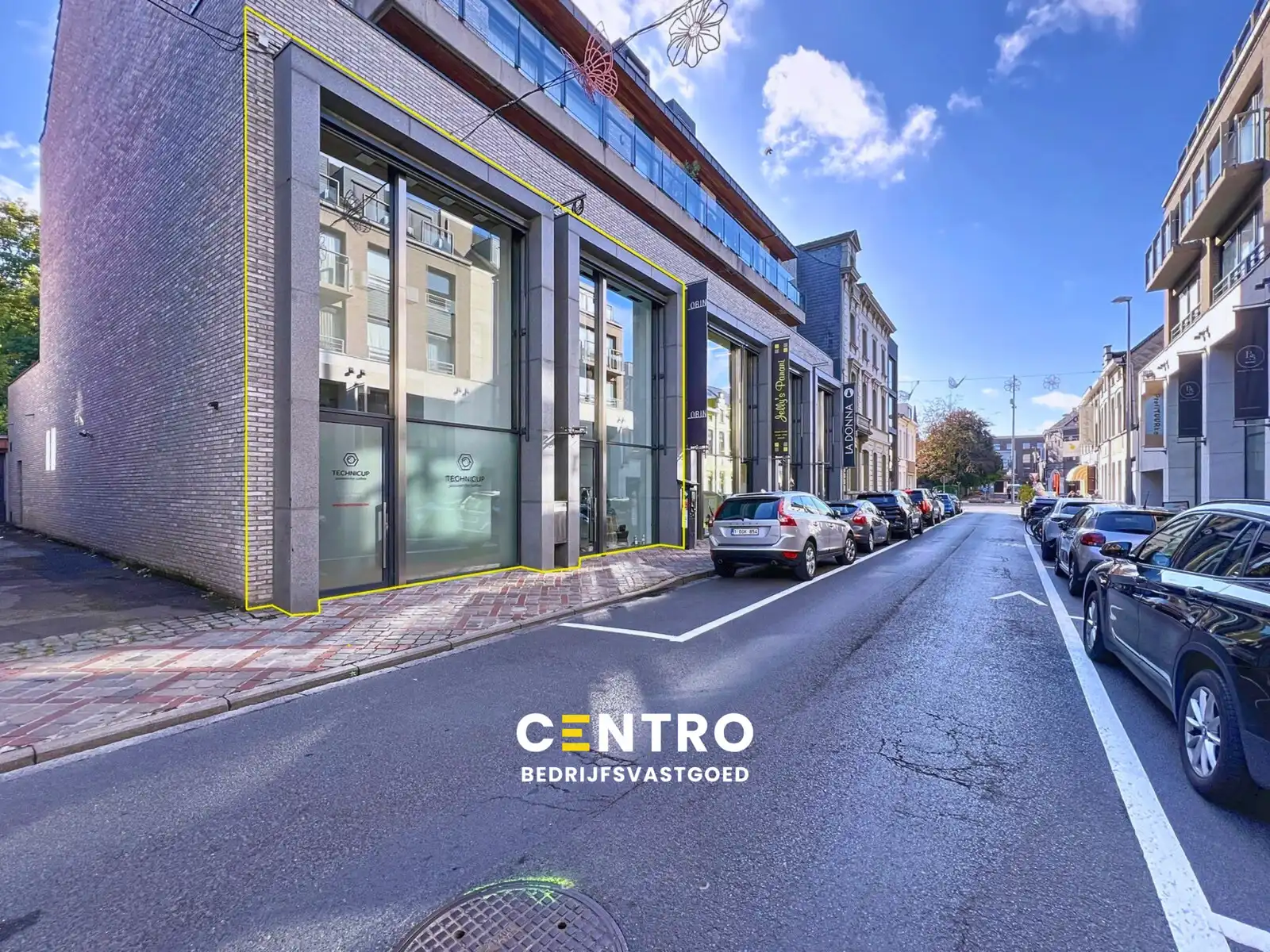 Moderne LICHTRIJKE handelsruimte TE HUUR in de stijlvolle Delaerestraat. foto {{pictureIndex}}