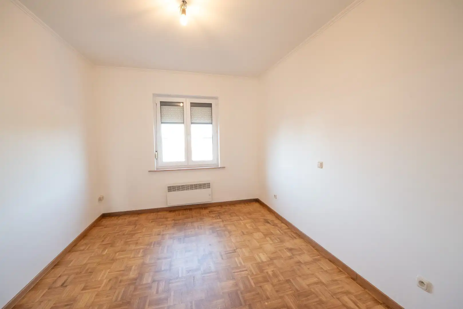 Instapklare woning met tuin en 2 garages in Oeselgem. foto 7