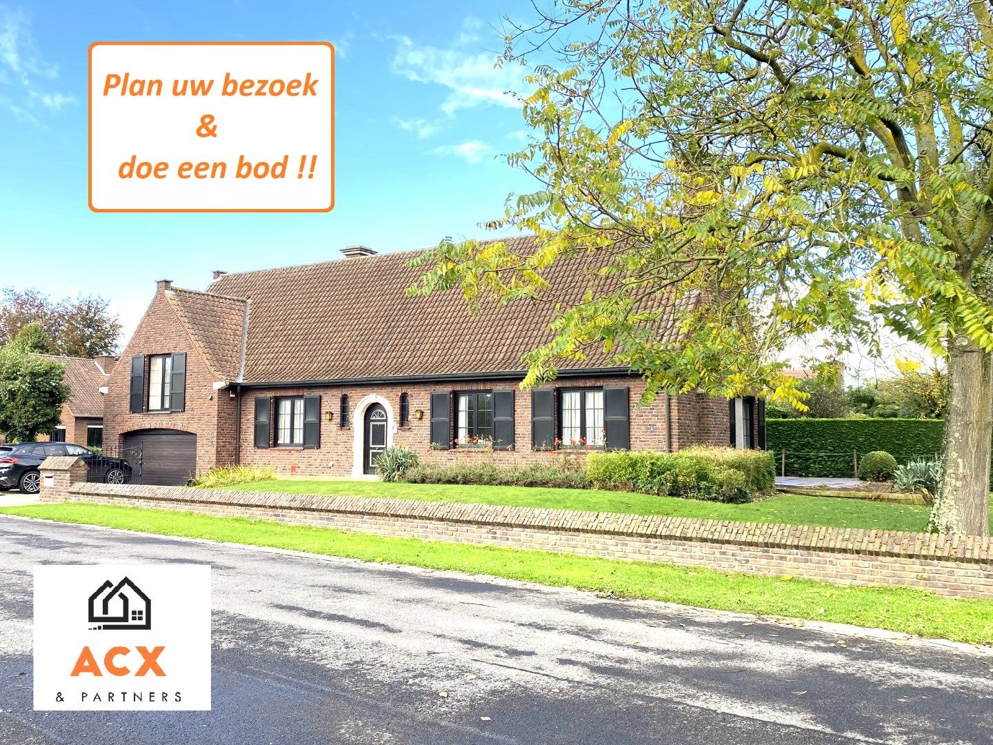 Alleenstaande villa met 5 kamers, bureau en dubbele garage in een rustige buurt. foto {{pictureIndex}}