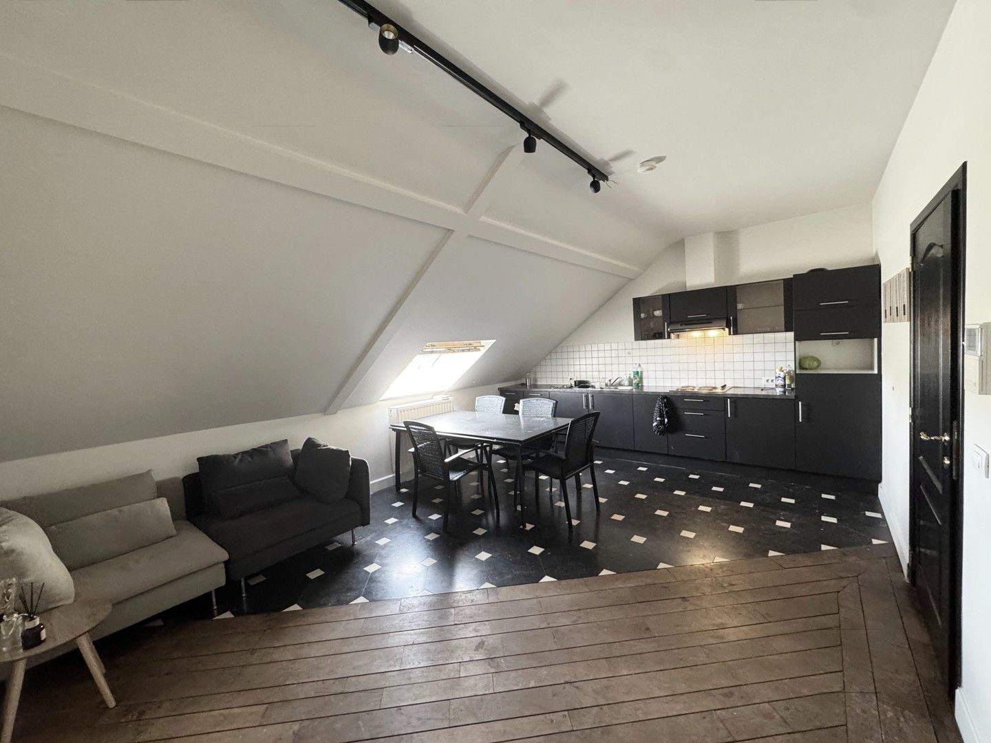 Unieke en ruime villa met 9 slaapkamers, lift, zonnepanelen en 10 parkeerplaatsen op riant perceel van 2.313 m² foto 28