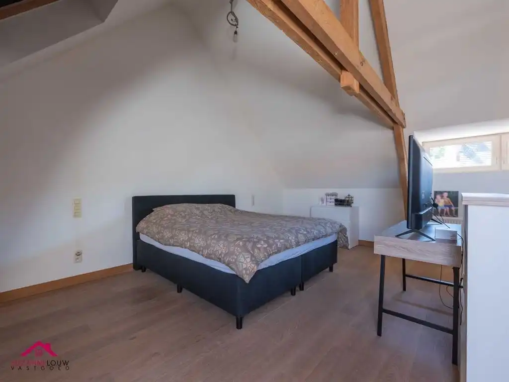 Instapklare woning met handelsruimte in gesloten bebouwing foto 37
