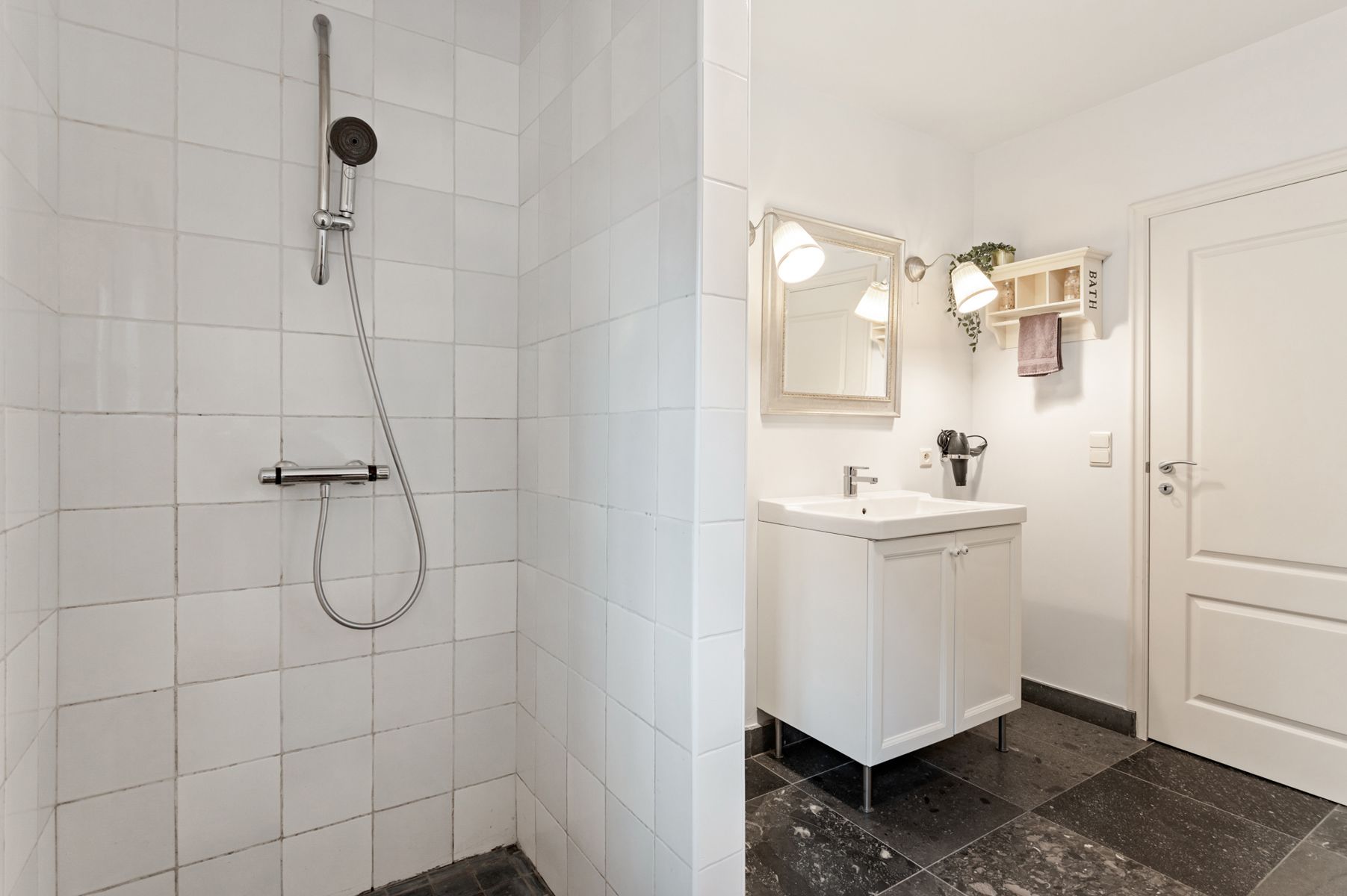 Hoogwaardig afgewerkte woning met bijgebouw op 587 m2  foto 24