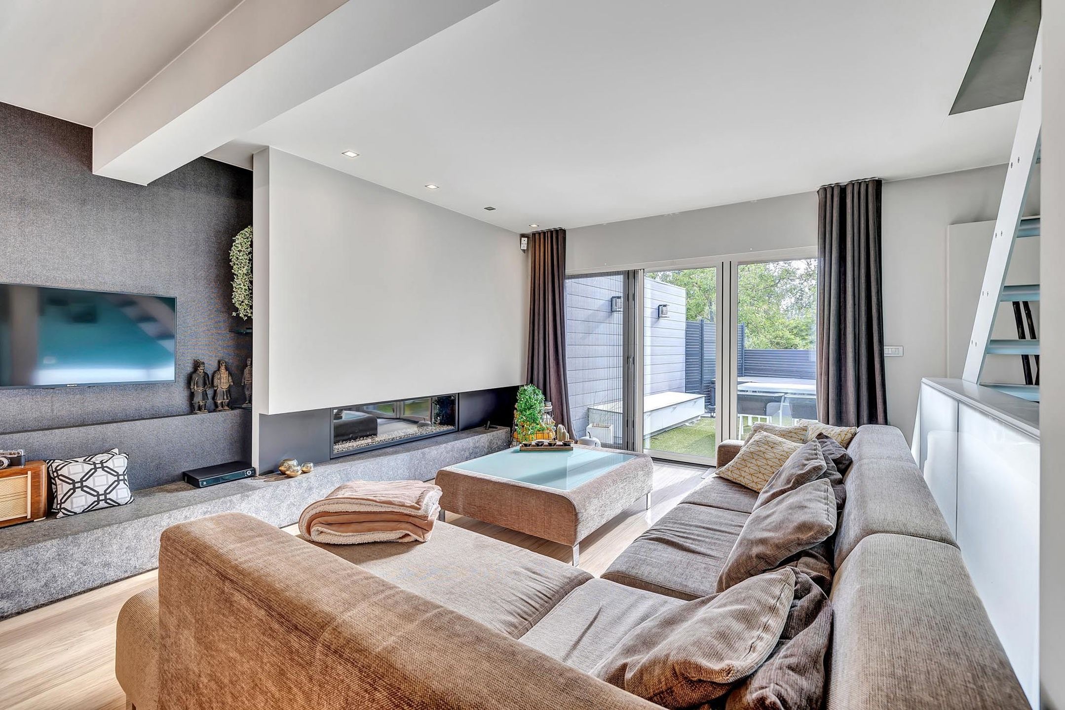 Unieke woning met oplsagplaats foto 2